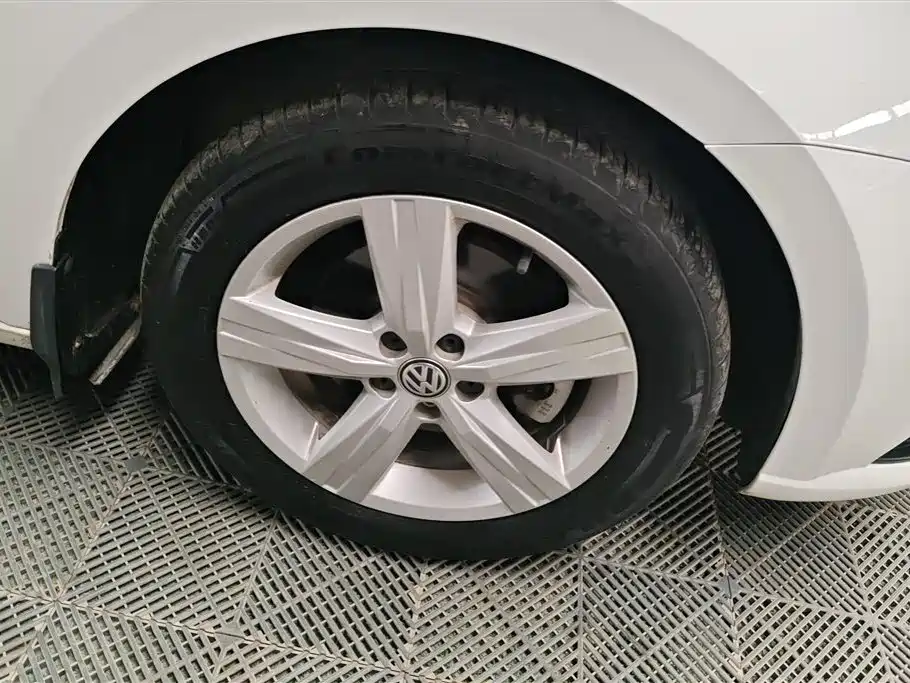 Volkswagen Lavida 2017 1.6L Automatic Trend Edition фото 6