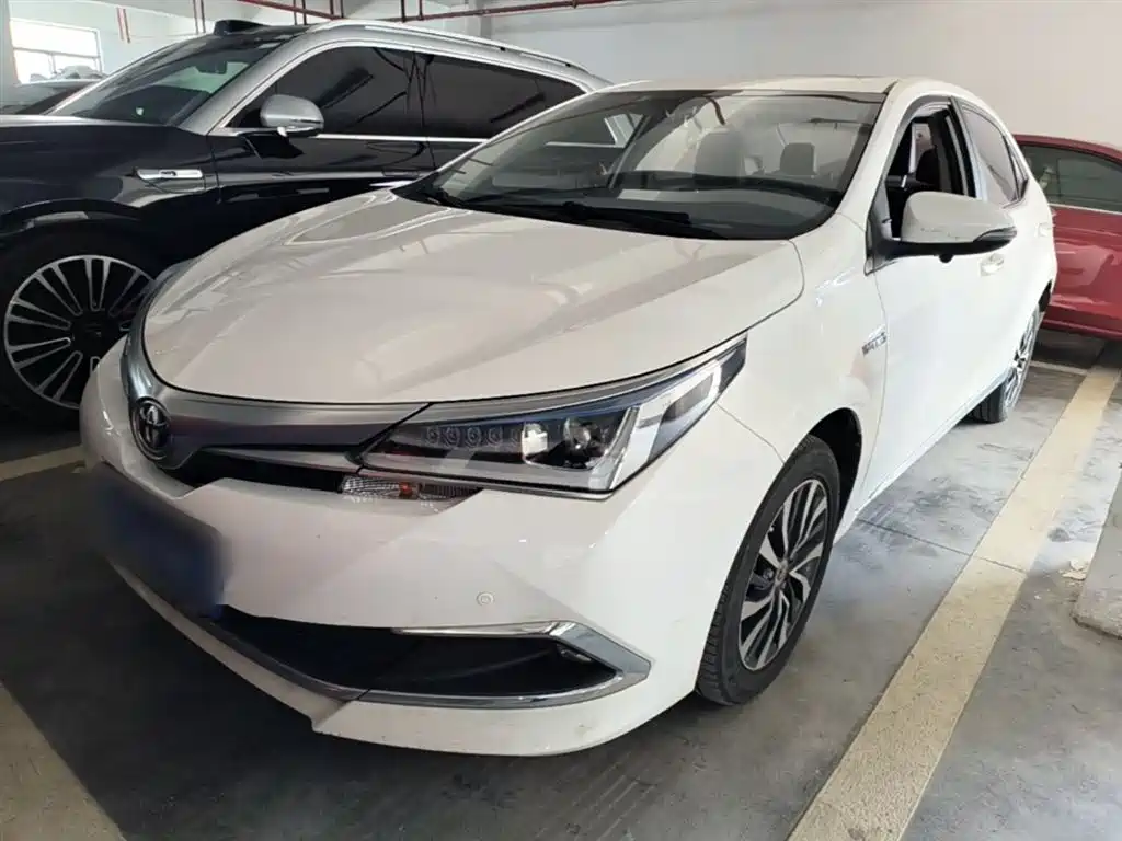 Toyota Corolla 2016 Dual Hybrid 1.8L E-CVT Elite Edition фото 2