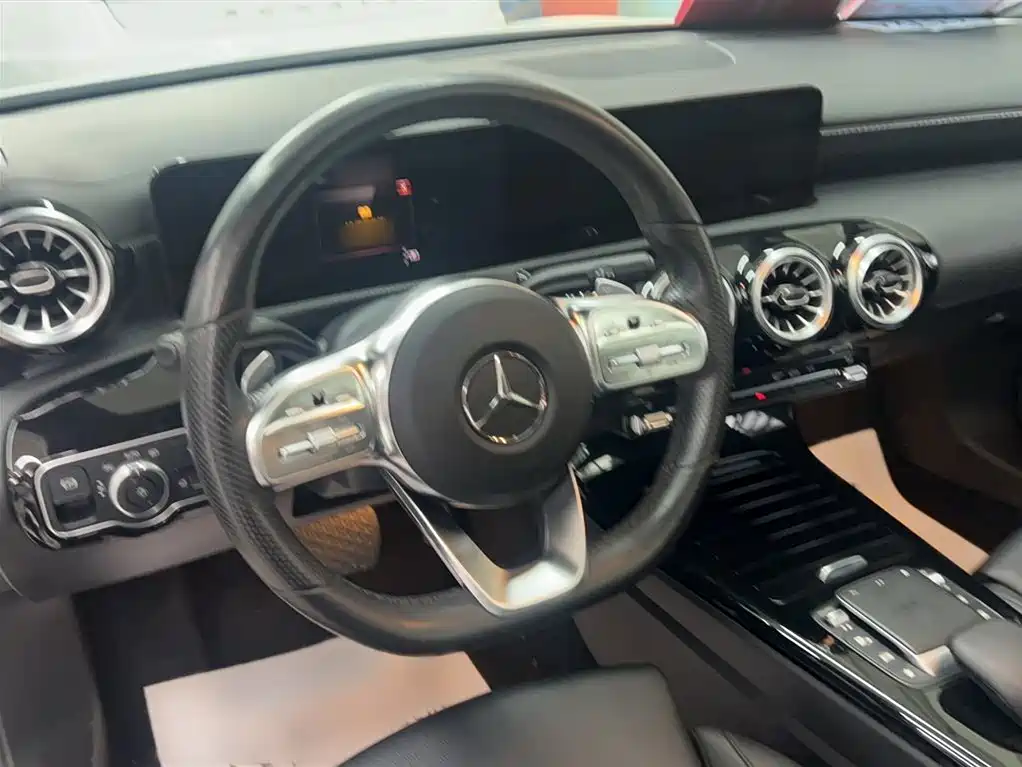 Mercedes-Benz A-Class 2022 A 200 L Sport Sedan Dynamic фото 6