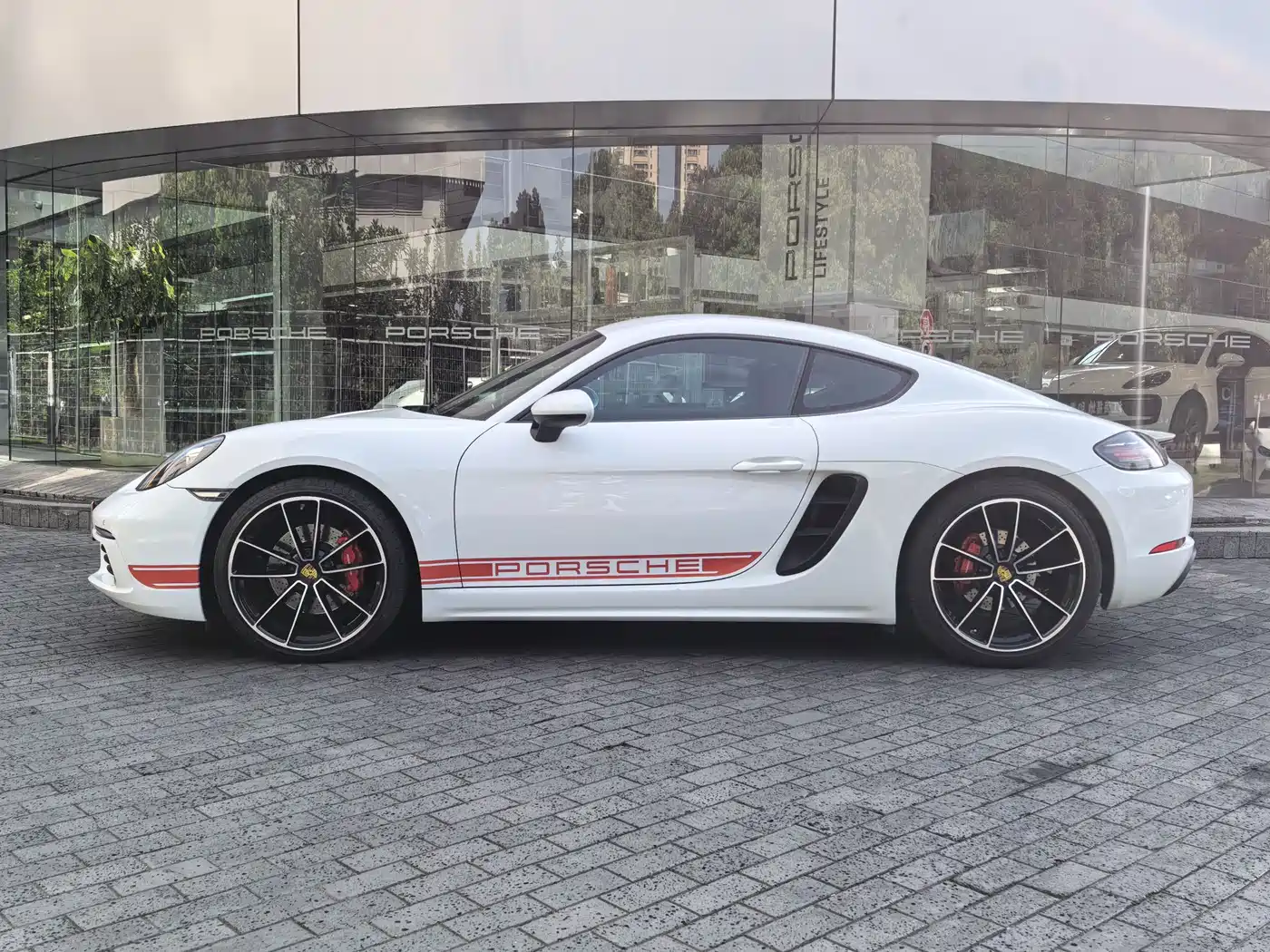 Porsche 718 2018 Cayman 2.0T фото 3