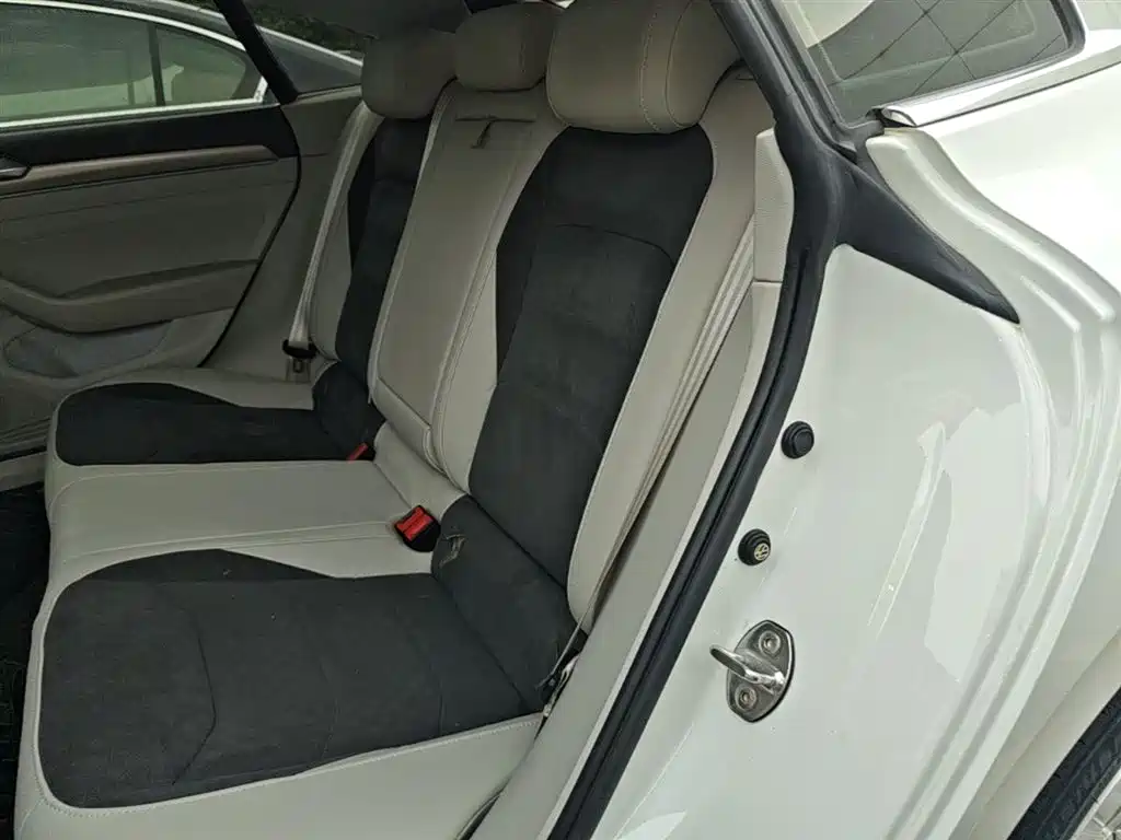 Volkswagen FAW-Volkswagen CC 2019 330TSI Elegance Edition China VI фото 17