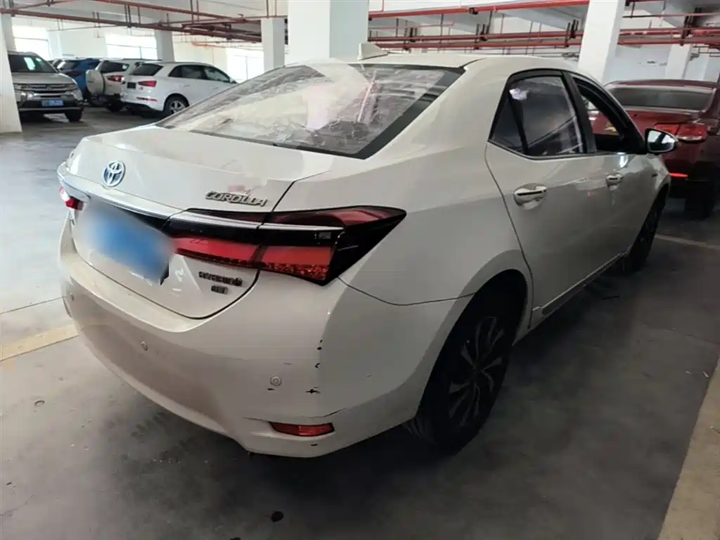 Toyota Corolla 2016 Dual Hybrid 1.8L E-CVT Elite Edition фото 7