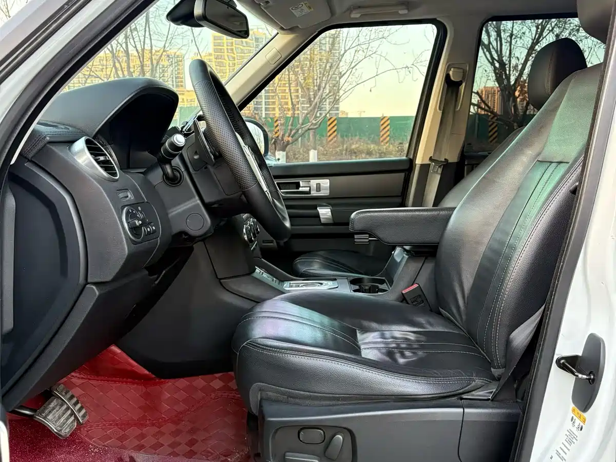 Land Rover Discovery 2015 3.0 SC V6 SE фото 4
