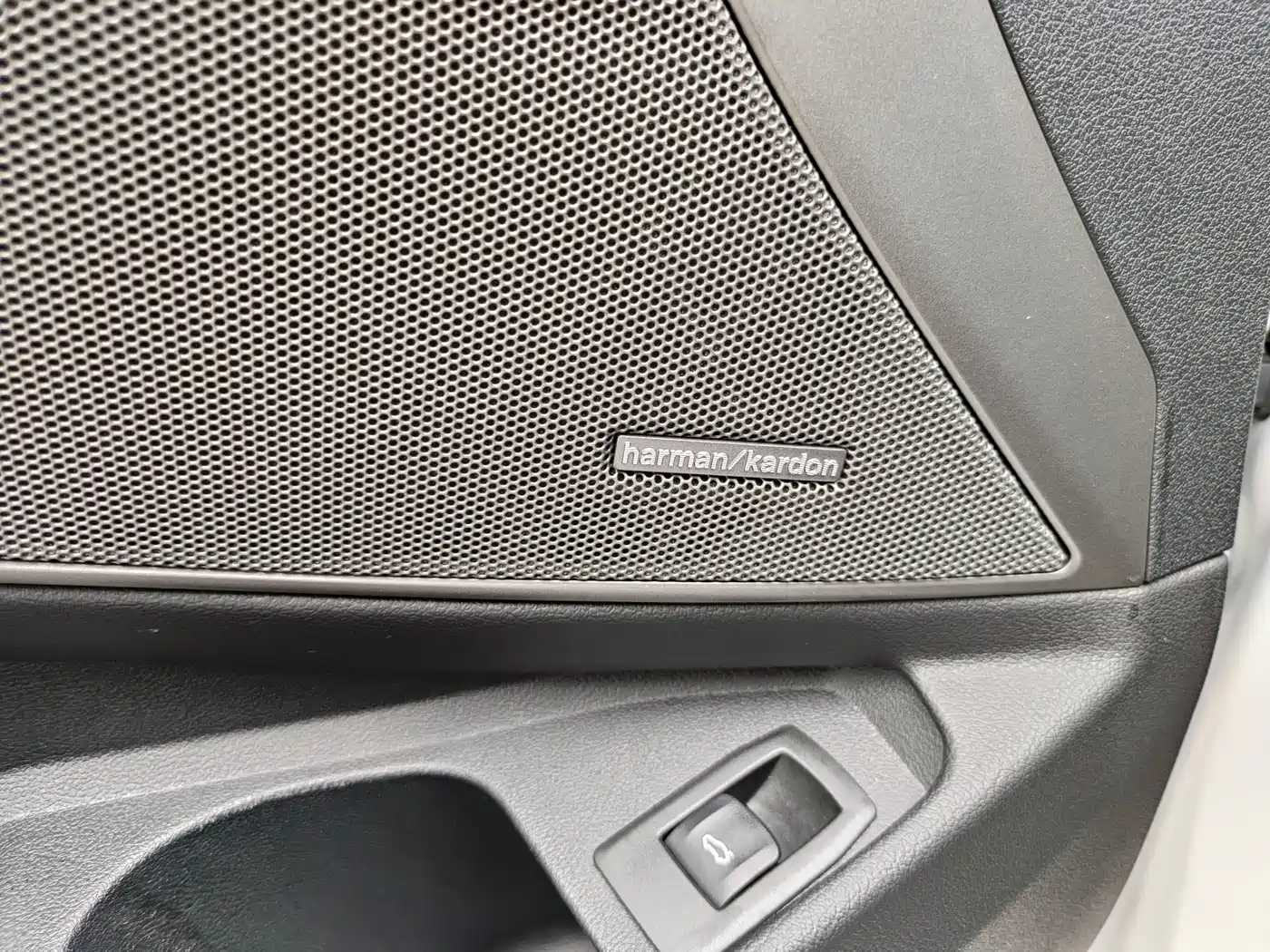 BMW 3 Series 2023 325Li M Sport Black Night Package фото 18