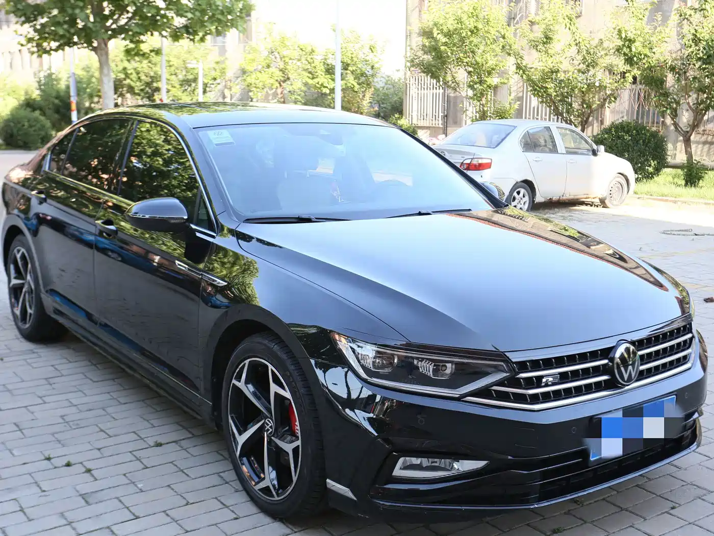 Volkswagen Magotan 2023 Model 2 Million Commemorative Edition 330TSI DSG Luxury фото 3