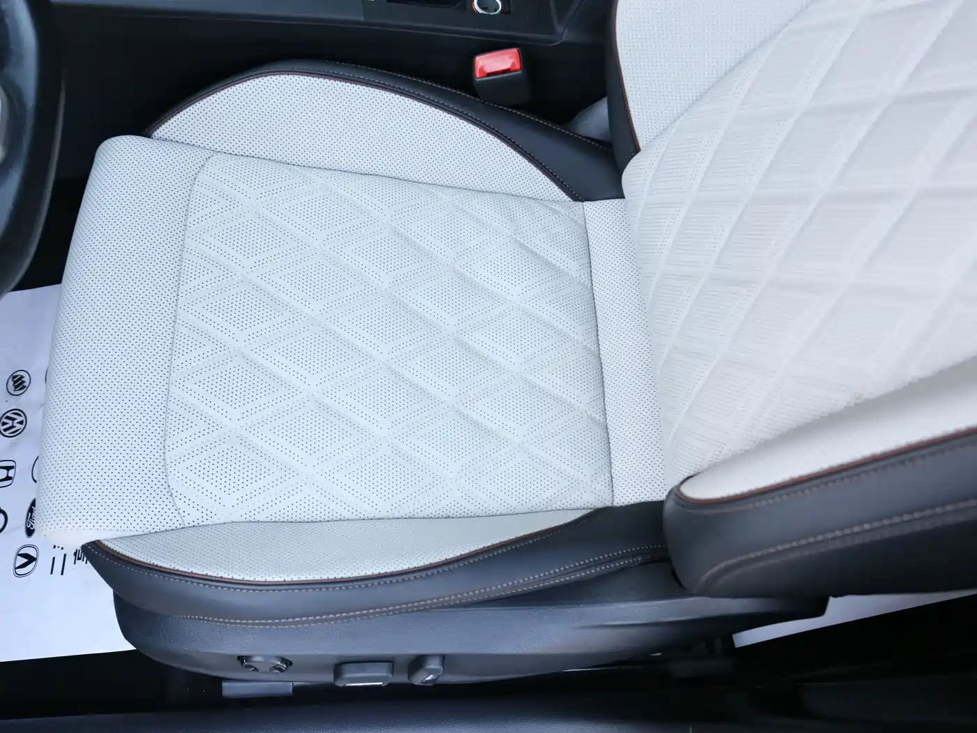 Volkswagen Magotan 2023 Model 2 Million Commemorative Edition 330TSI DSG Luxury фото 14