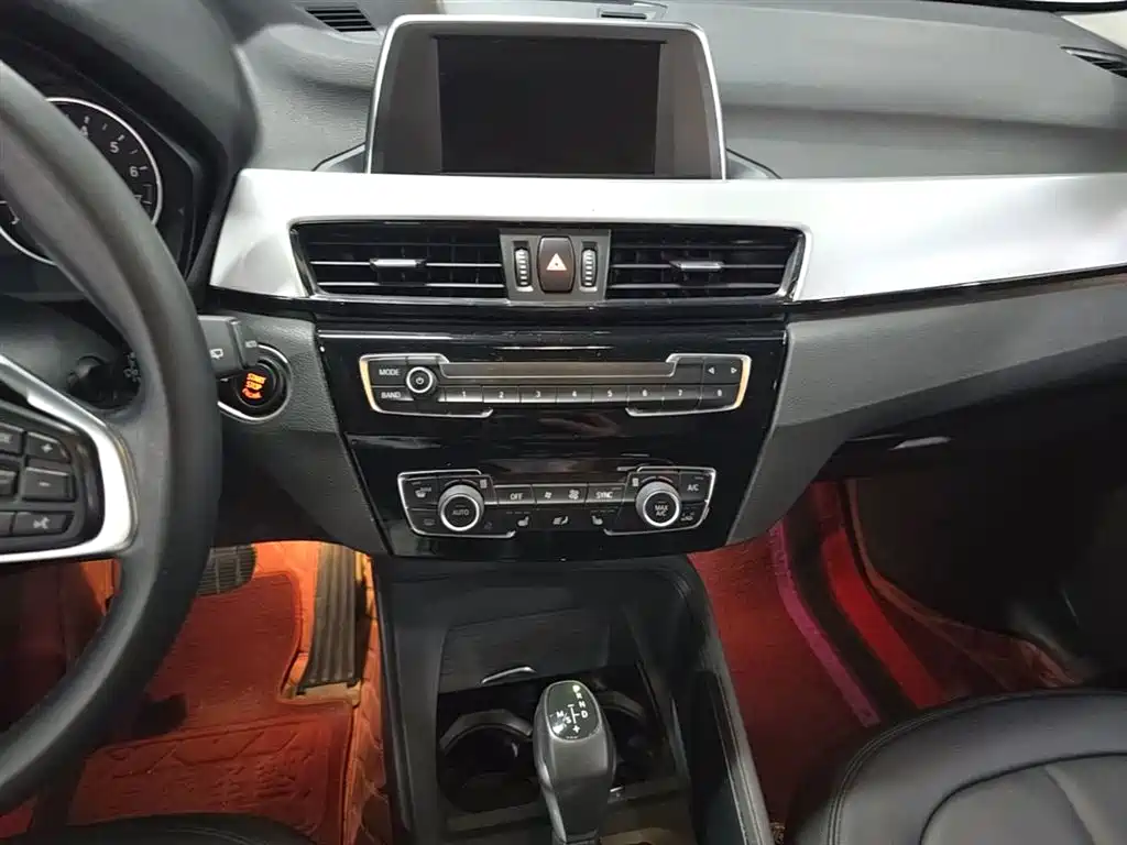 BMW X1 2016 sDrive18Li Premium Model фото 13
