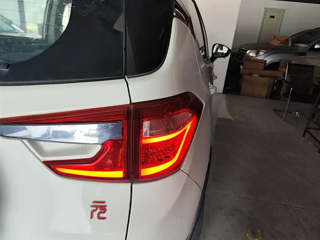BYD Yuan 2016 1.5L Automatic Luxury фото 8