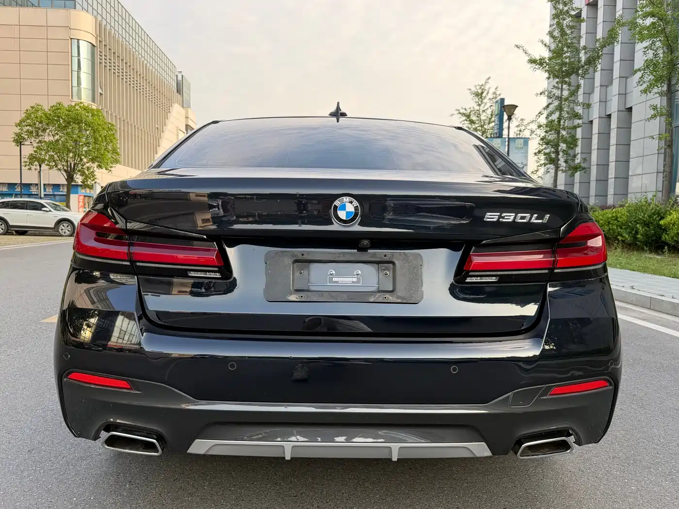BMW 5 Series 2022 530Li Leading M Sport Package фото 16