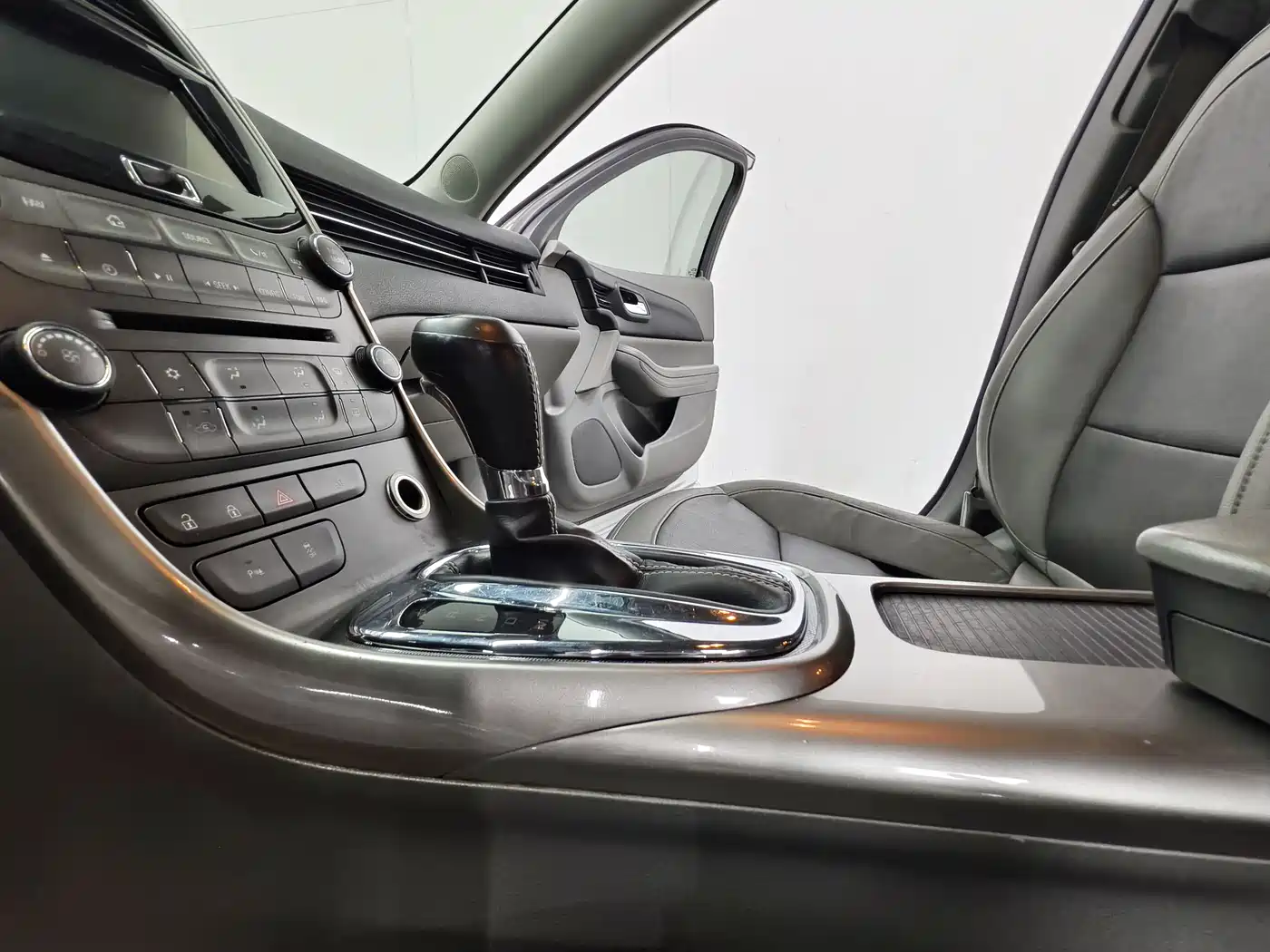 Chevrolet Malibu 2014 2.0L Automatic Luxury фото 12