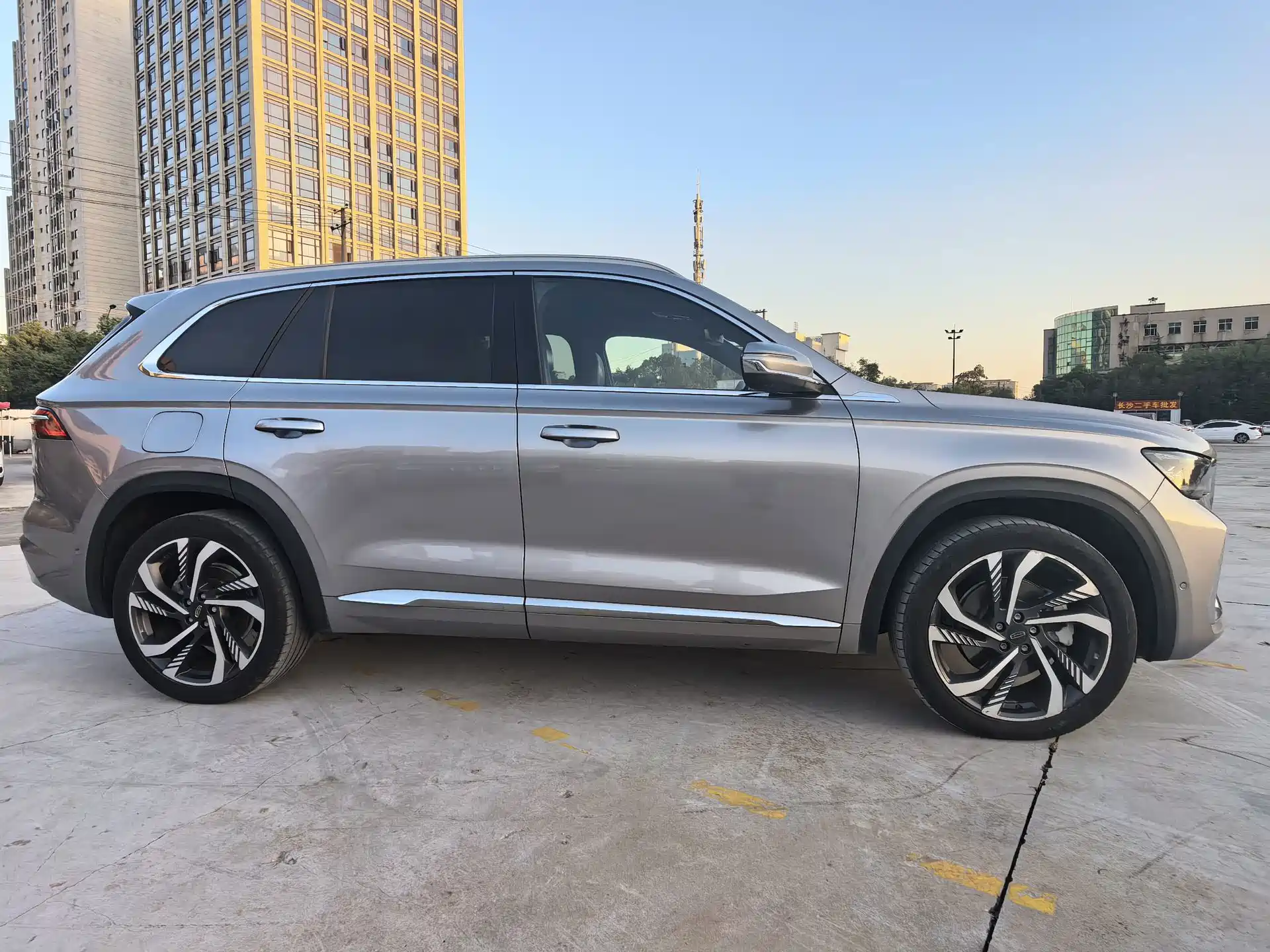 Фото 4 - Geely Monjaro