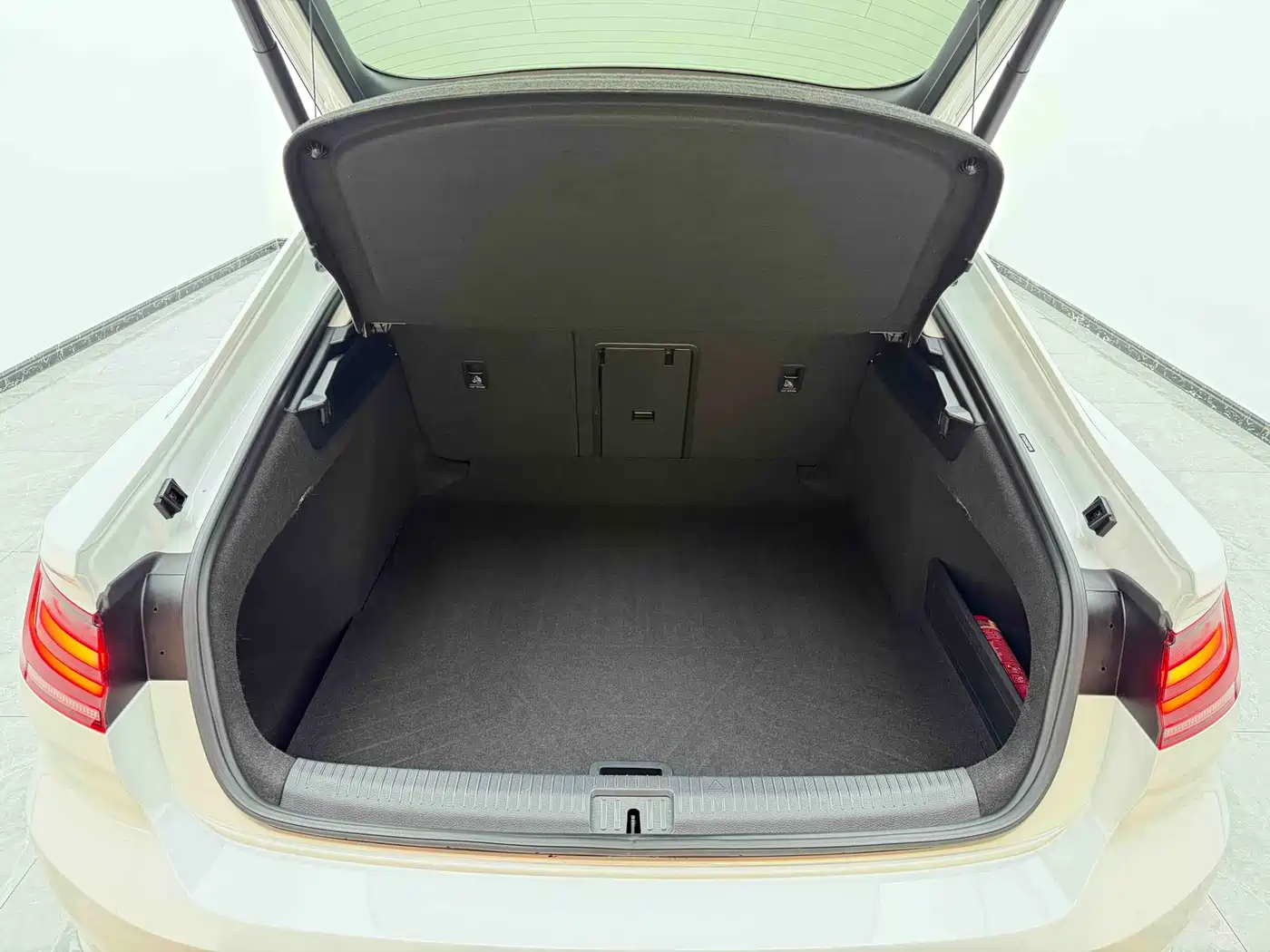Volkswagen FAW-Volkswagen CC 2024 380TSI Eye-catching Edition фото 22