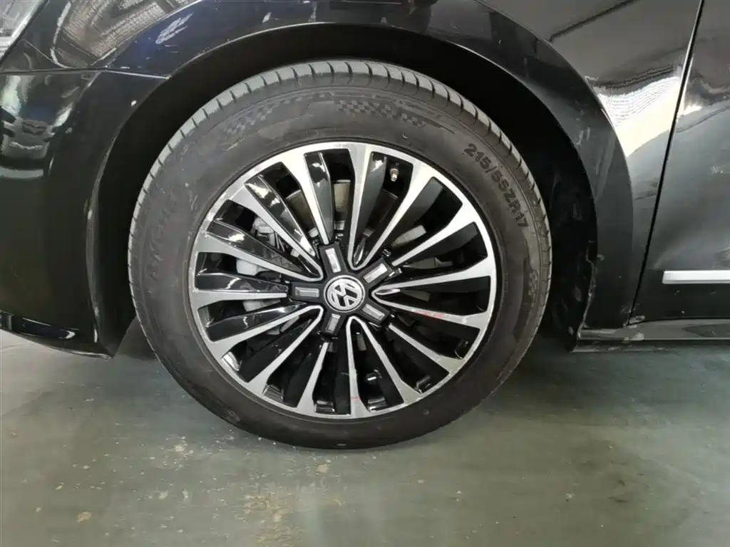 Volkswagen Passat 2017 330TSI DSG Prestige фото 23