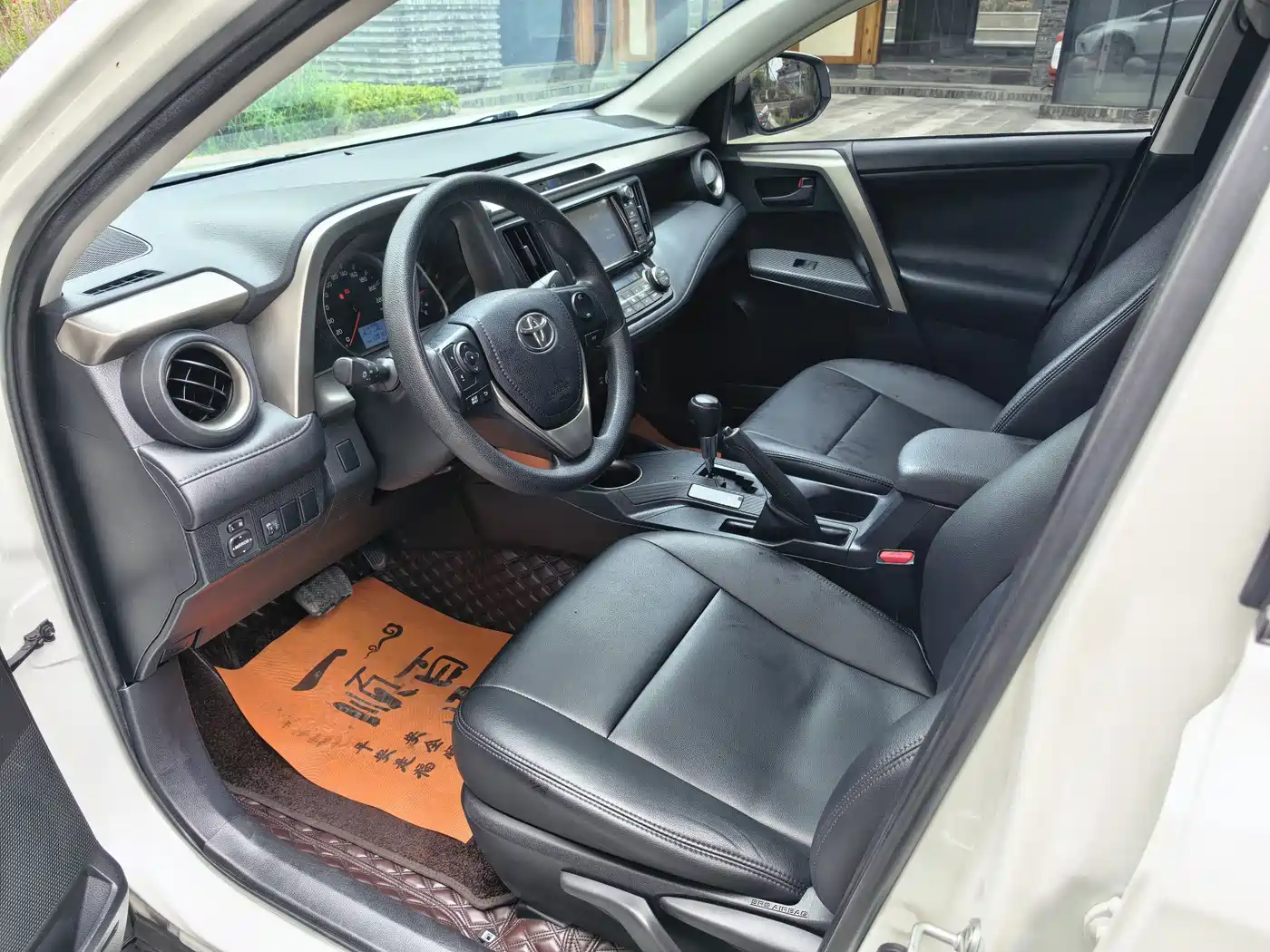 Toyota RAV4 Rongfang 2015 2.0L CVT 2WD Trend Edition фото 7
