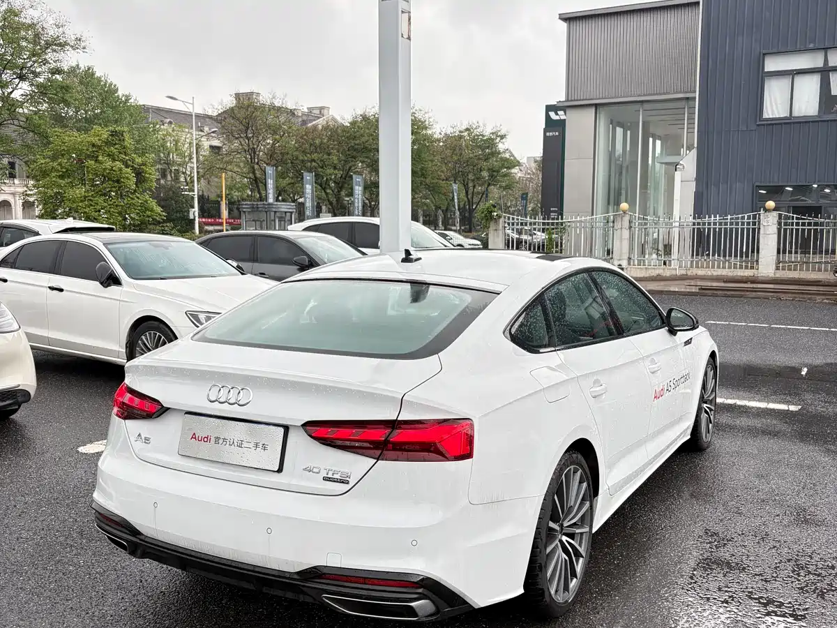 Audi A5 (Import) 2025 Sportback 40 TFSI quattro Collector's Edition Luxury Dynamic фото 5