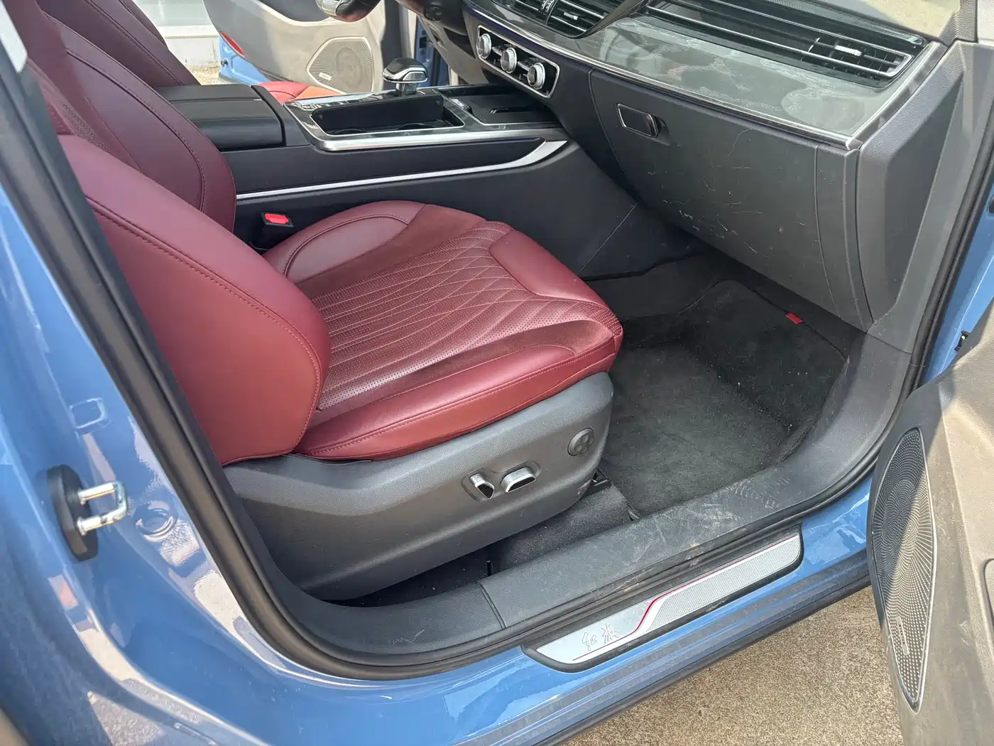 Hongqi HS5 2023 2.0T 4WD Flag Leader Pro фото 16