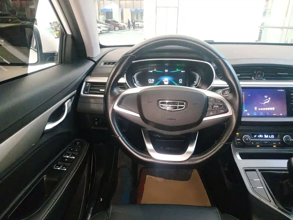Фото 11 - Geely Emgrand