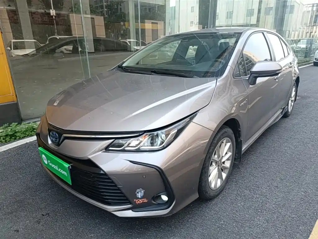 Toyota Corolla 2021 Hybrid 1.8L E-CVT Elite Edition фото 2