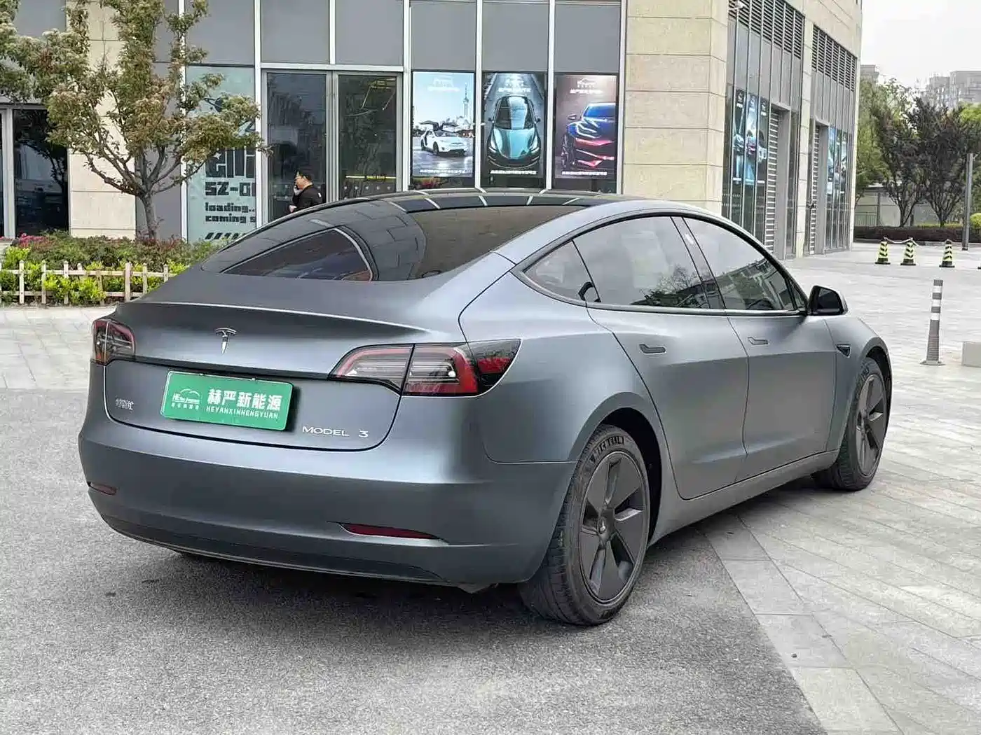TESLA MODEL 3