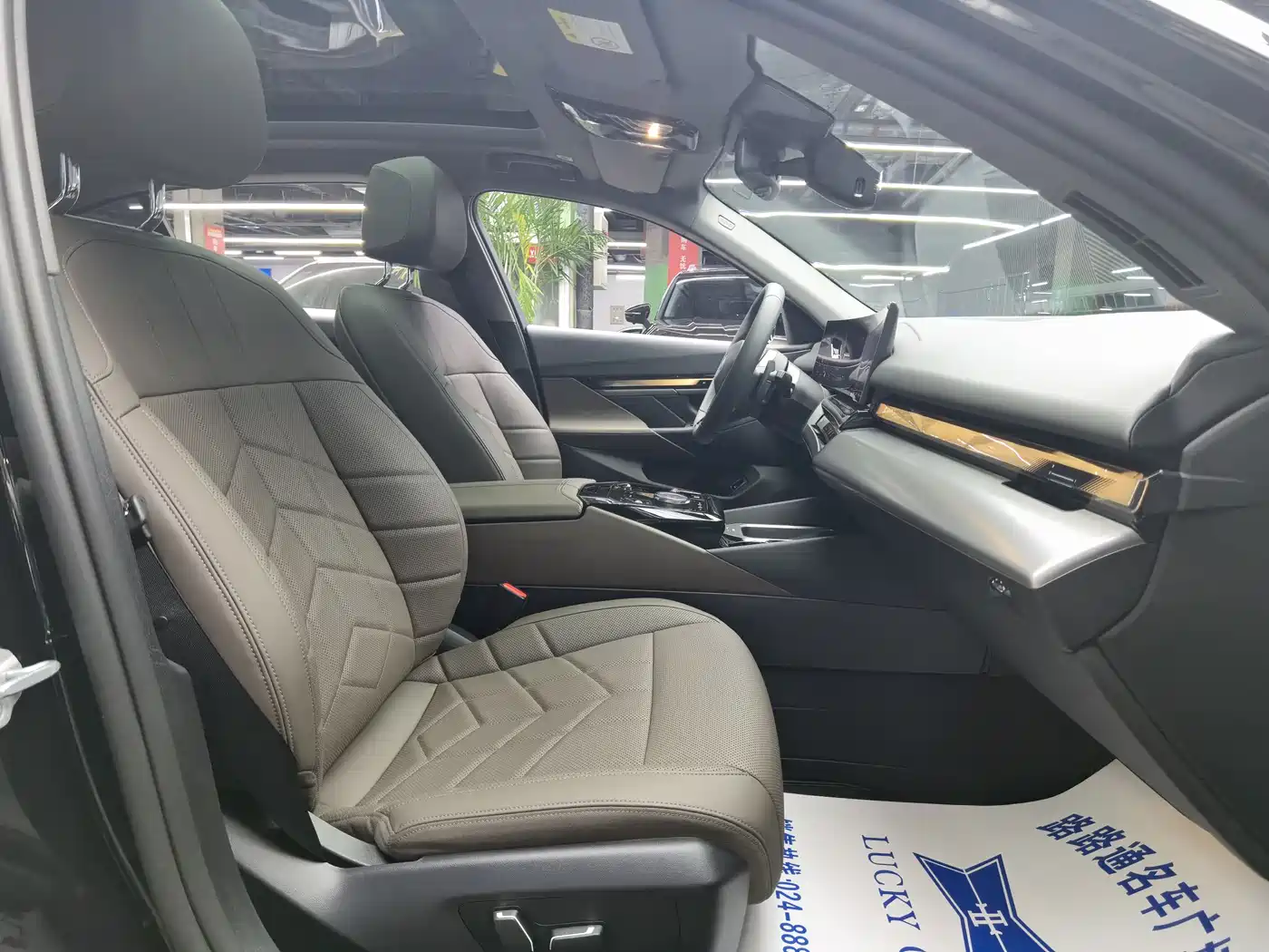 BMW 5 Series 2025 530Li Leading M Sport Package фото 8