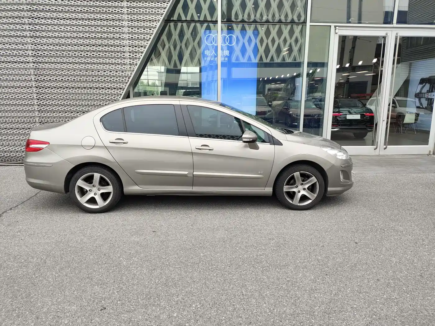 Peugeot 408 2013 2.0L Automatic Comfort Edition фото 14