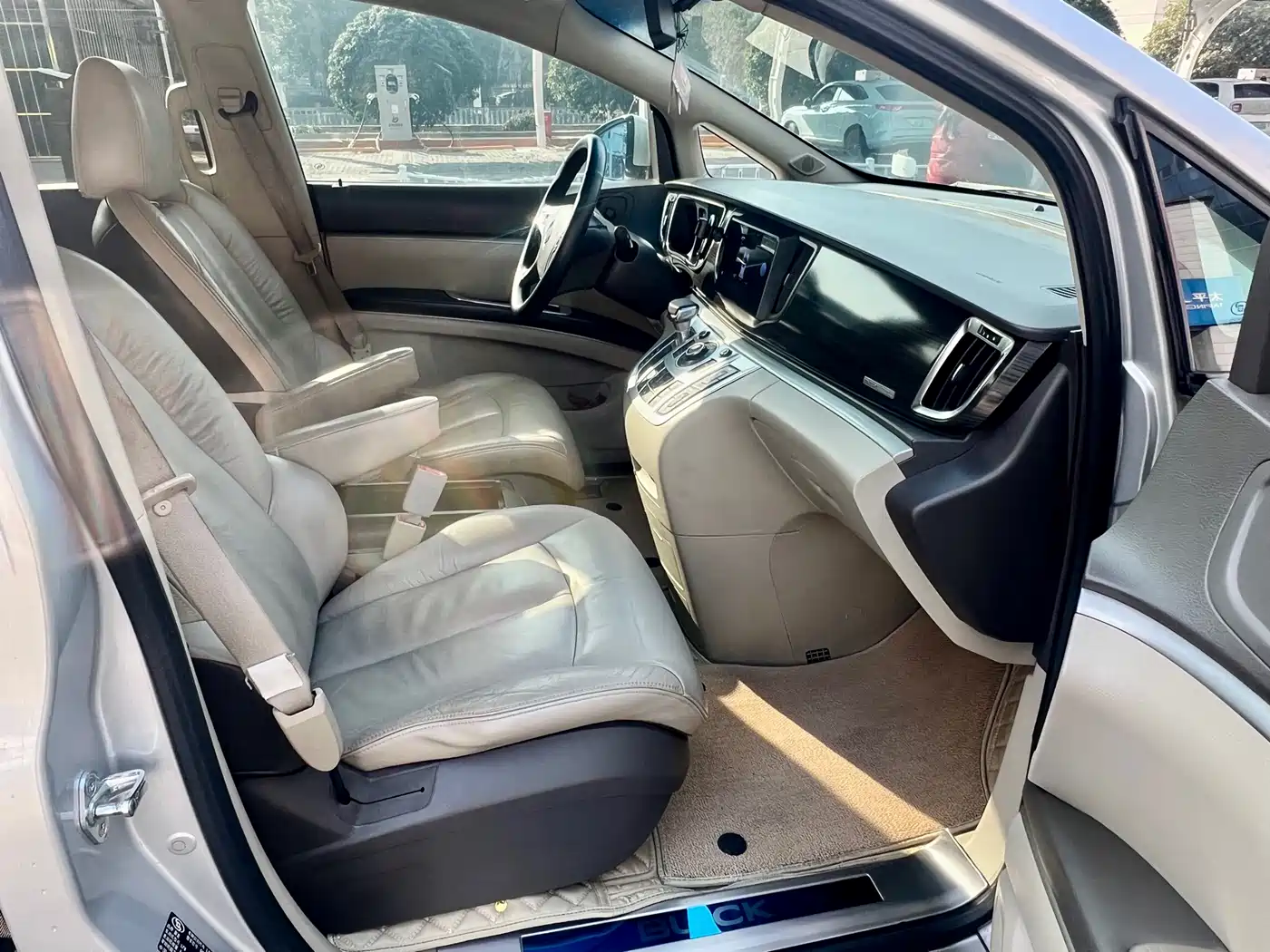 Buick GL8 2011 3.0L XT Luxury Business Flagship фото 6