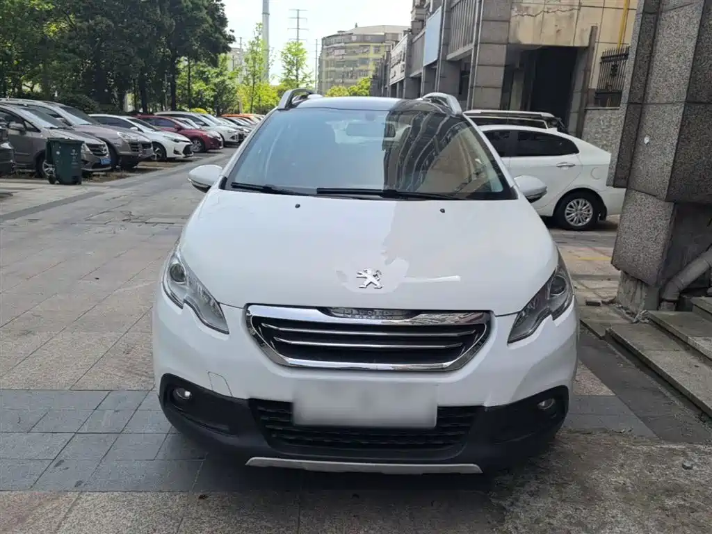 Peugeot 2008 2015 1.6L Automatic Cool Edition фото 3
