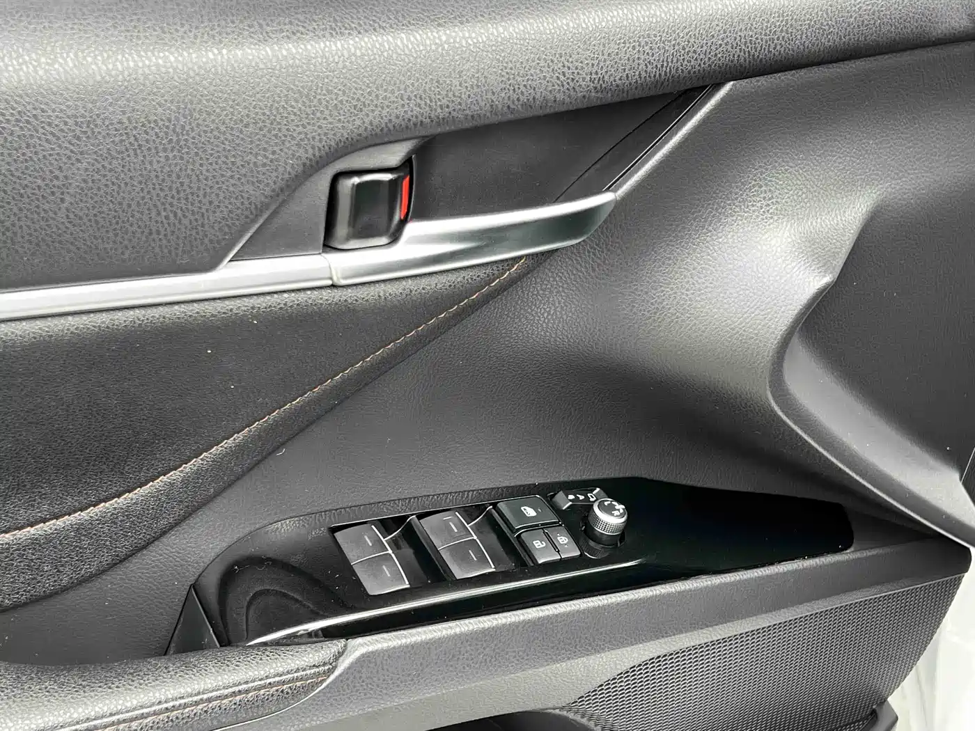 Toyota Camry 2023 2.5G Luxury Edition фото 18