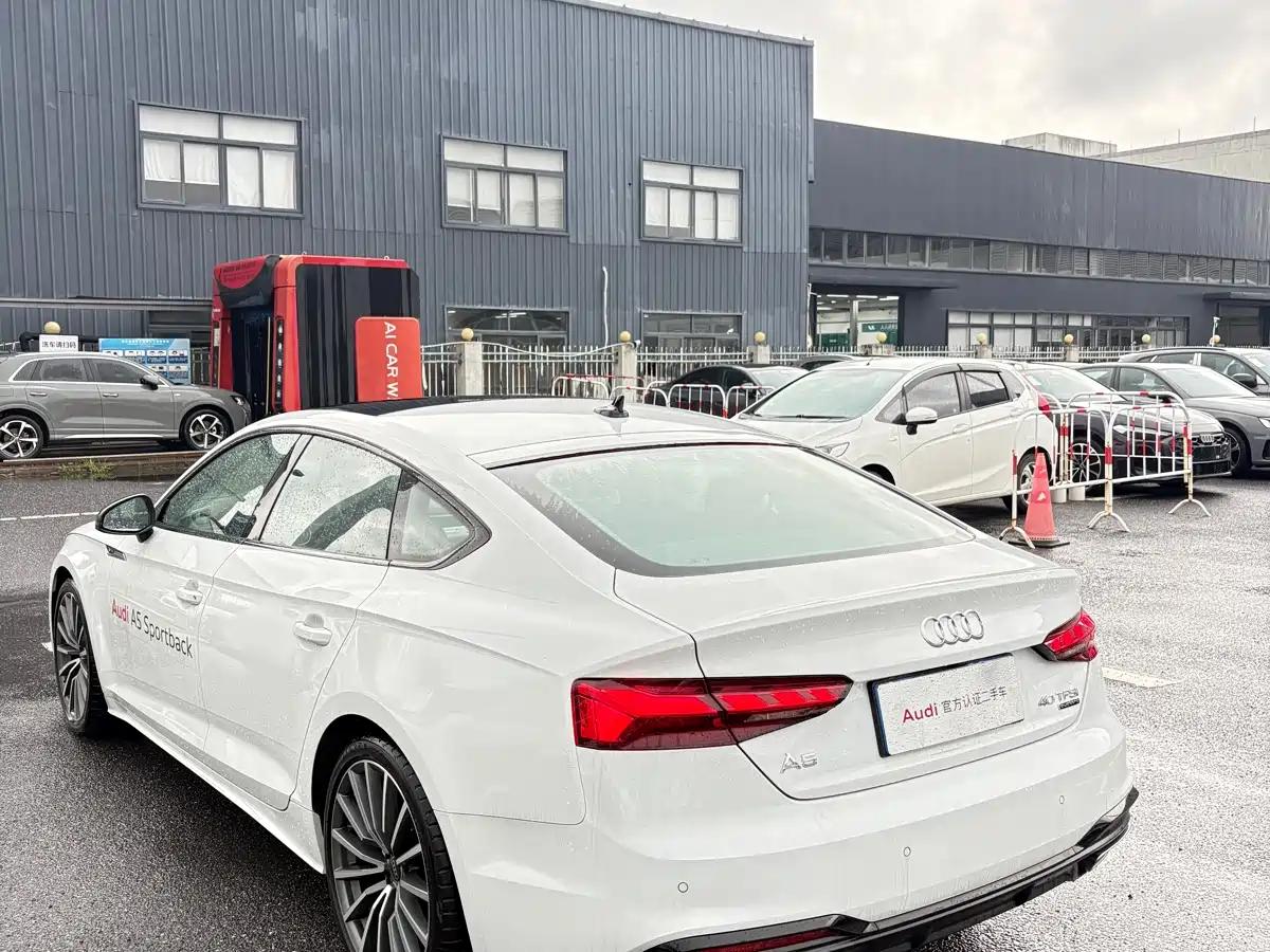 Audi A5 (Import) 2025 Sportback 40 TFSI quattro Collector's Edition Luxury Dynamic фото 7