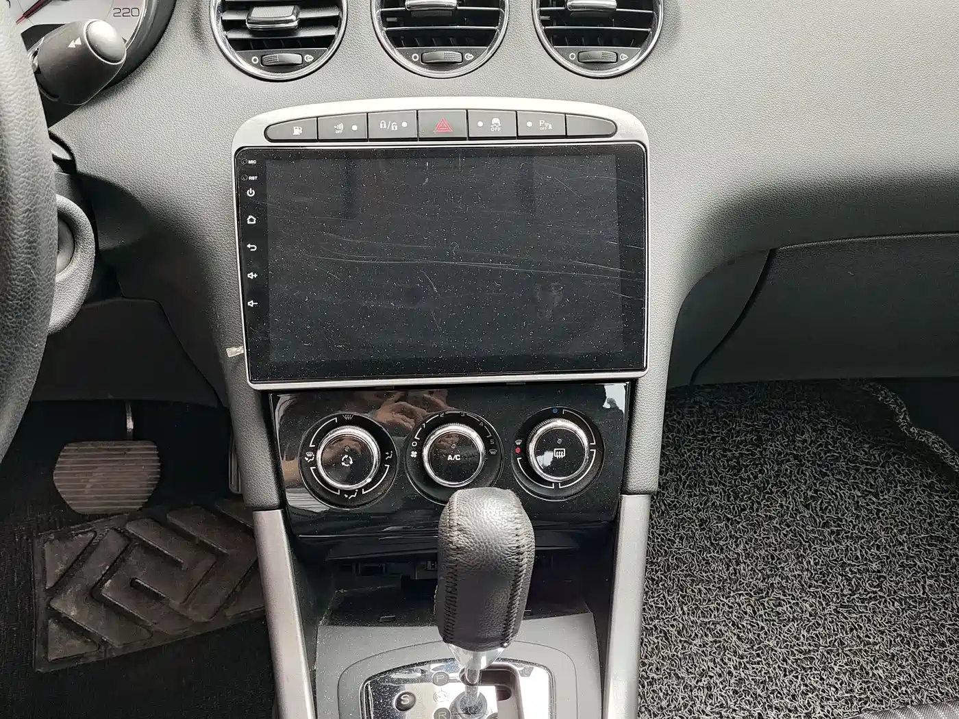 Peugeot 408 2013 2.0L Automatic Comfort Edition фото 8