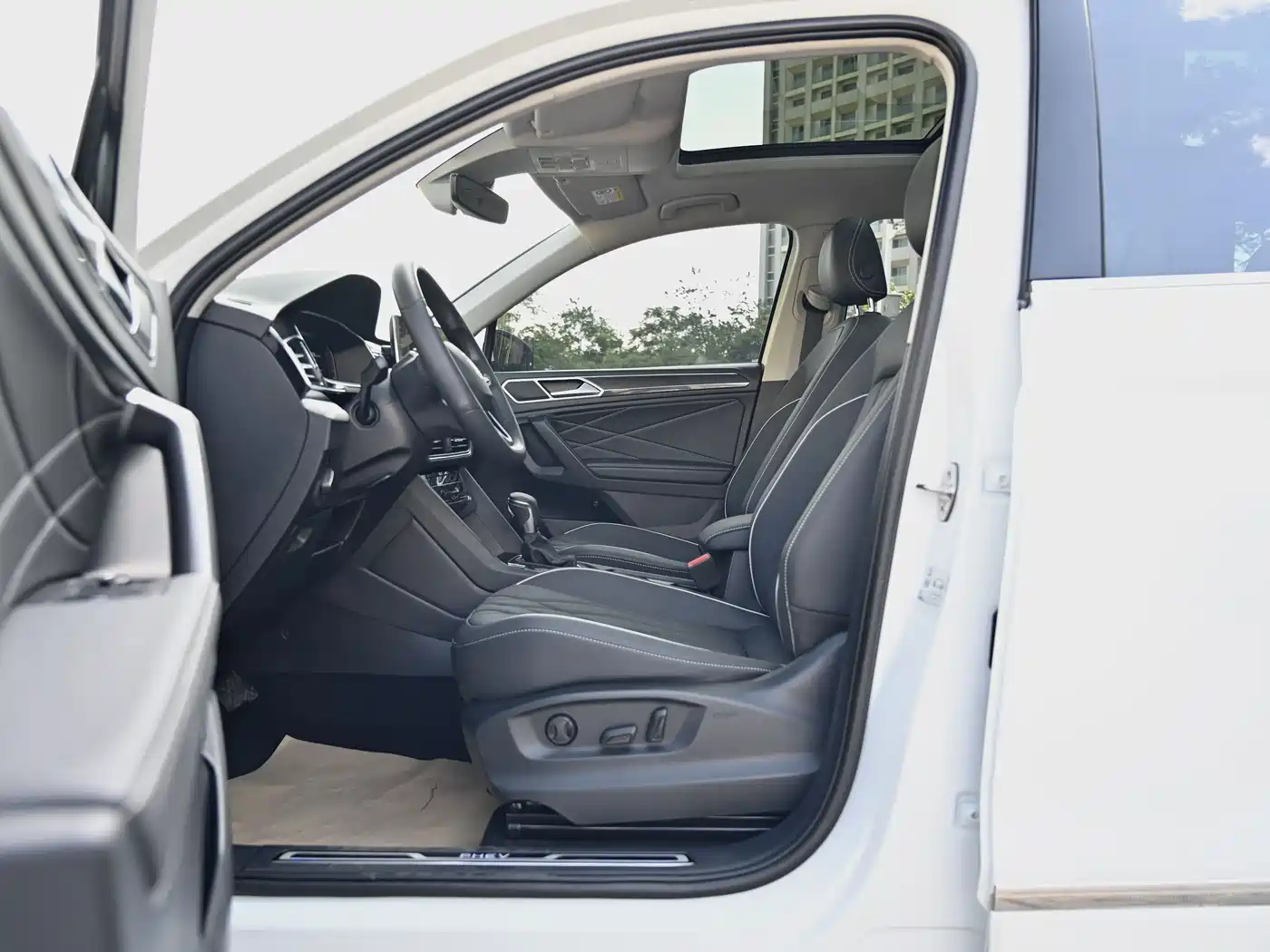 Volkswagen Tiguan L PHEV 2023 430PHEV Plug-in Hybrid Premium фото 7