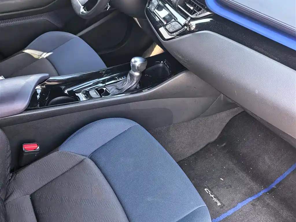 Toyota C-HR 2020 Model 2.0L Luxury фото 7