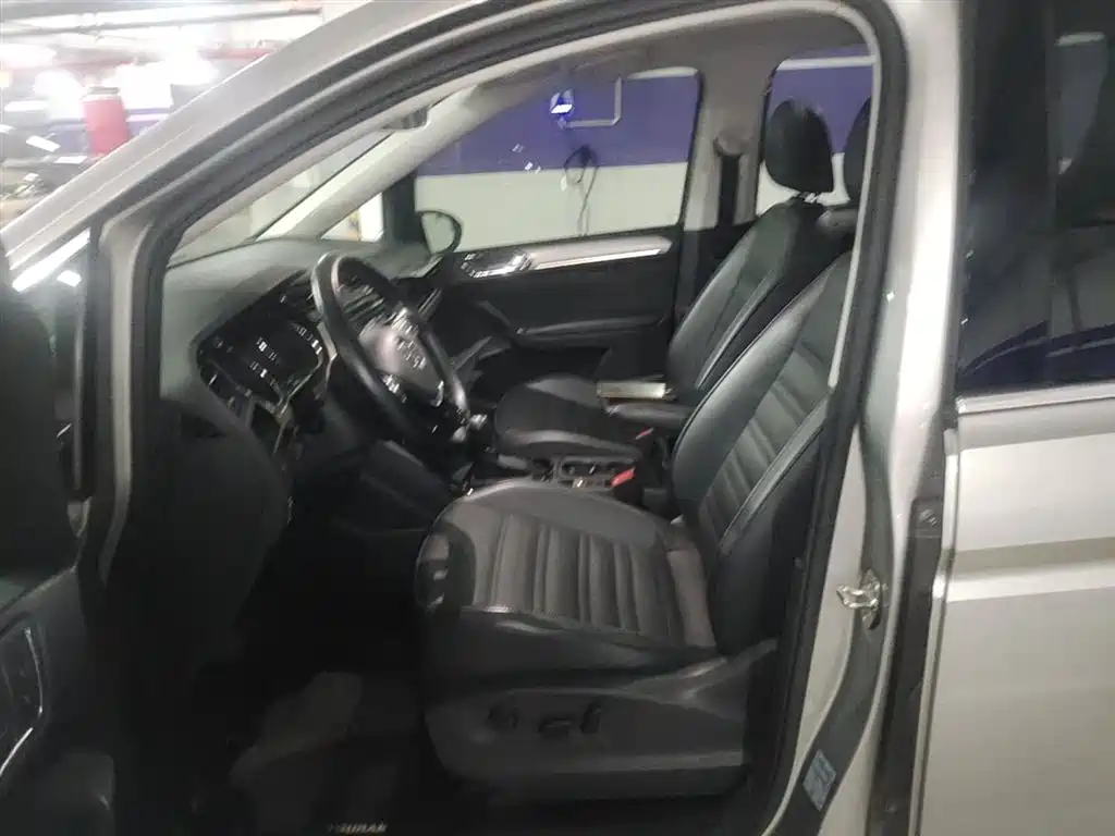Volkswagen Touran 2016 Touran L 330TSI DSG Luxury фото 15