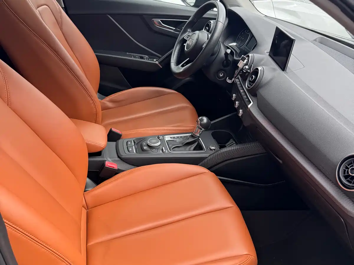 Audi Q2L 2018 35 TFSI Launch Exclusive Edition China VI фото 14
