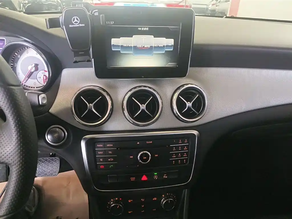 Mercedes-Benz GLA 2016 GLA 200 Dynamic фото 9