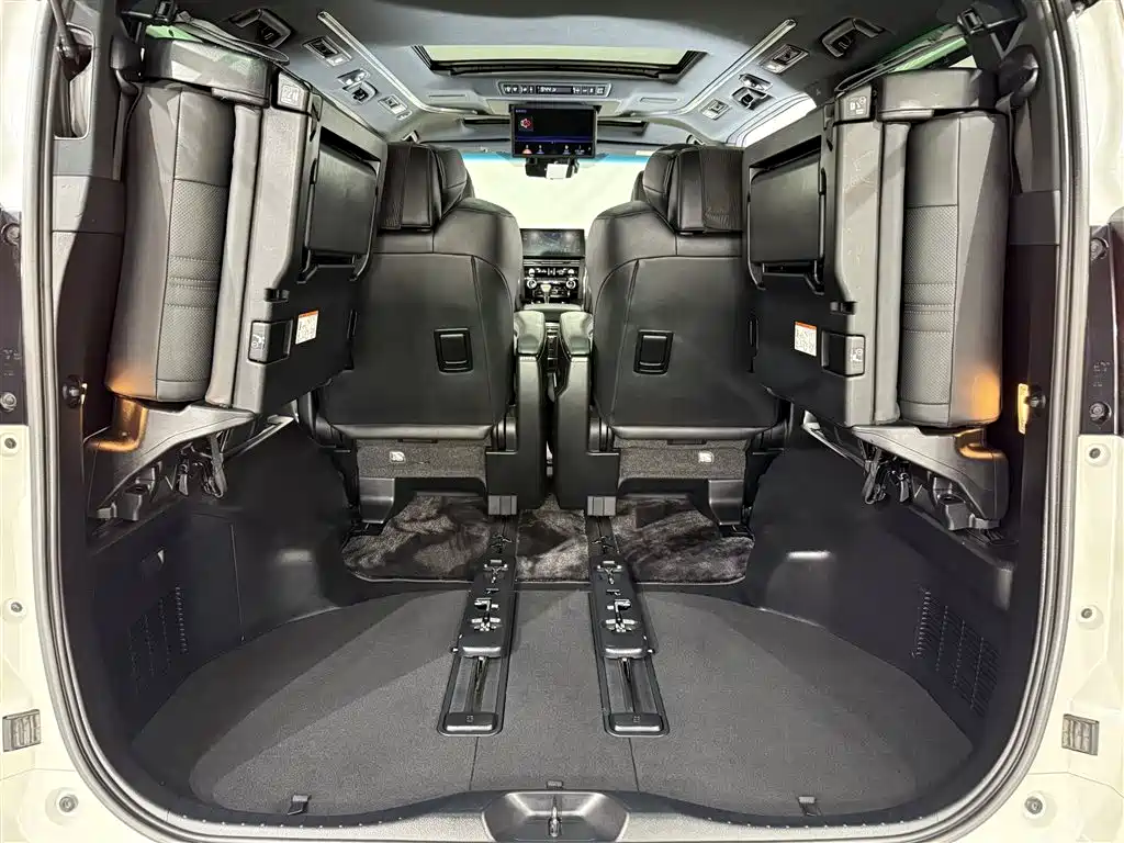 Lexus LM 2020 300h Seven-Seater Elegance Edition фото 20