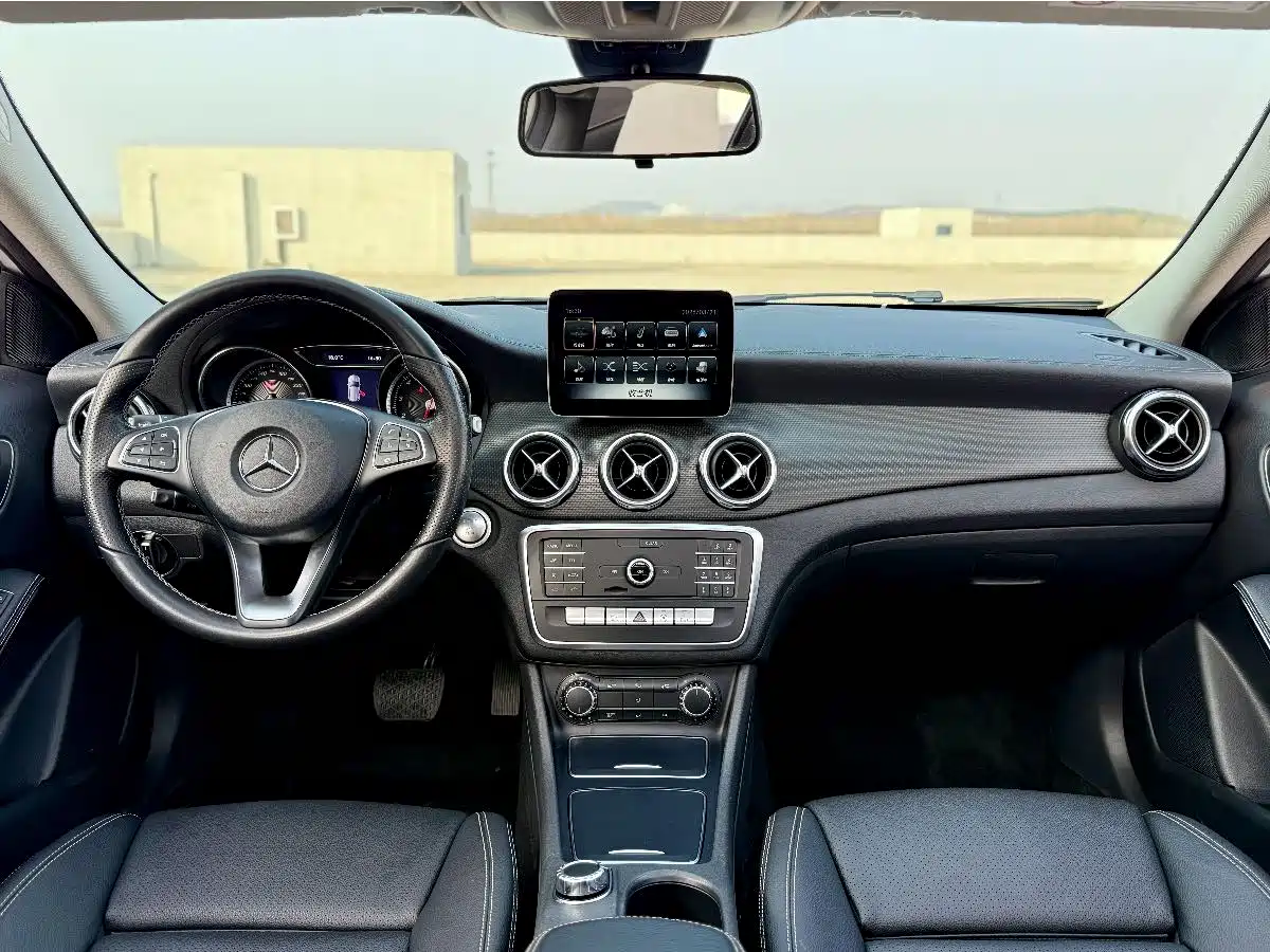 Mercedes-Benz GLA 2018 GLA 200 Fashion фото 16