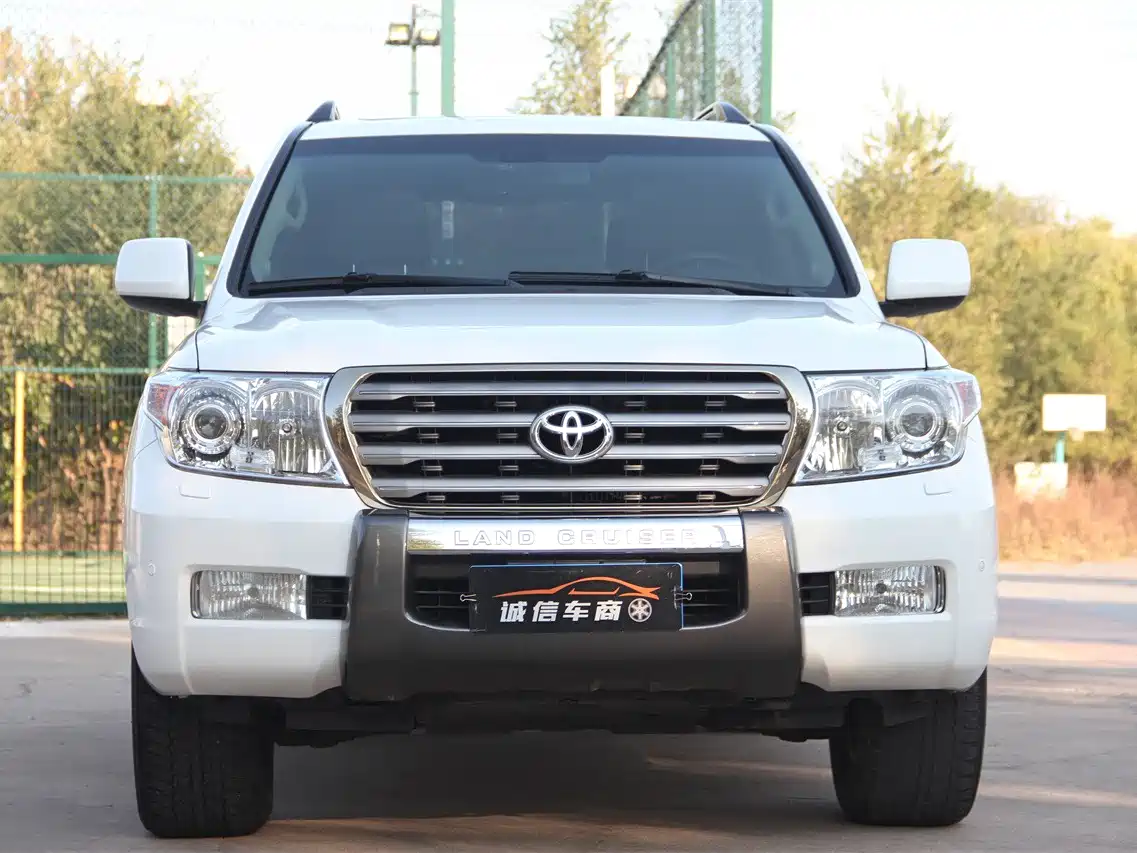 Toyota Land Cruiser 2010 Model 4.7L Automatic VX фото 2