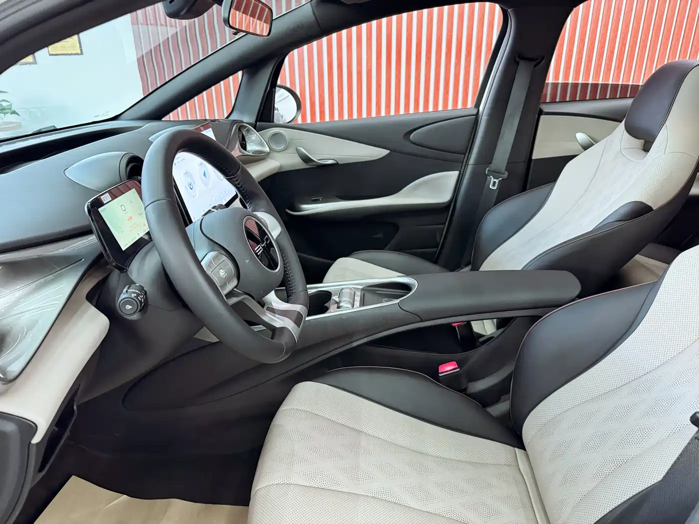 BYD Dolphin 2024 Glory Edition 420km Fashion Edition фото 12