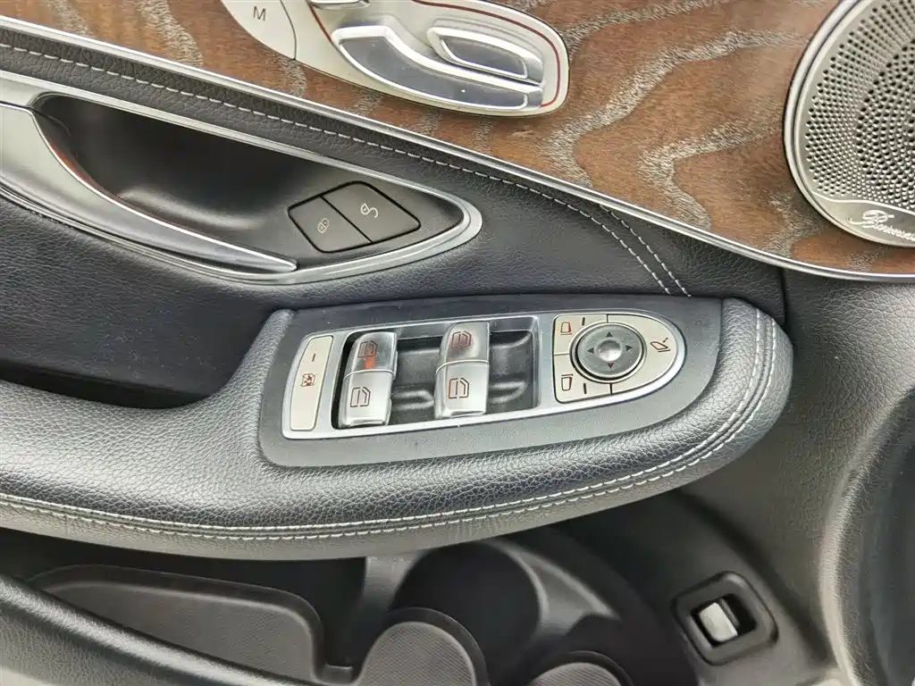 Mercedes-Benz GLC 2016 GLC 300 4MATIC Dynamic фото 9