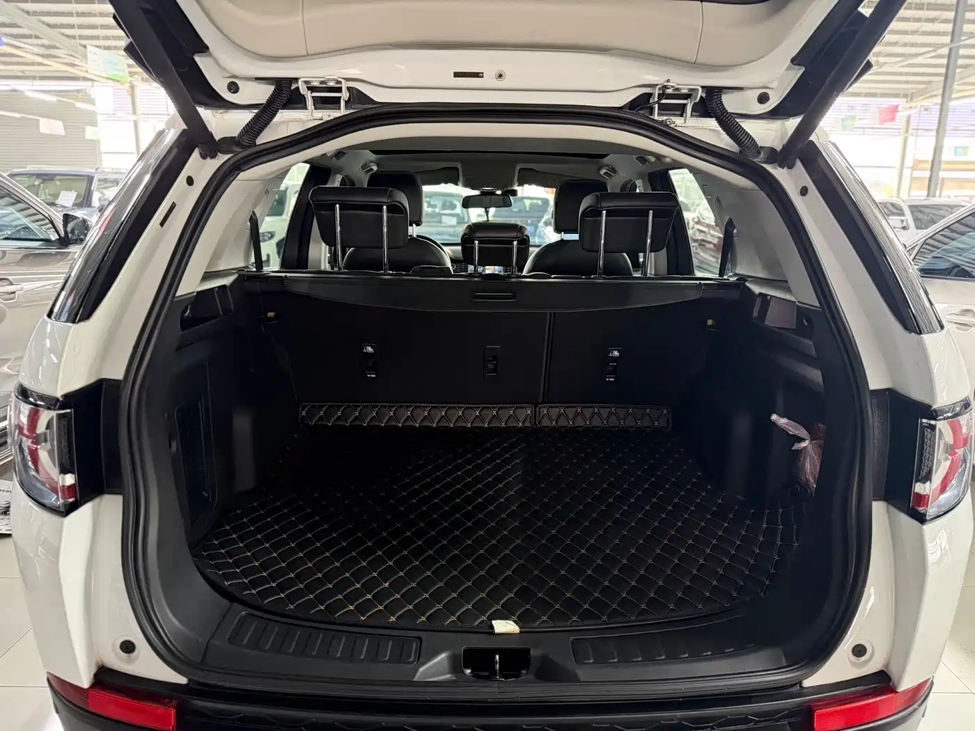 Land Rover Discovery Sport 2016 2.0T SE фото 12