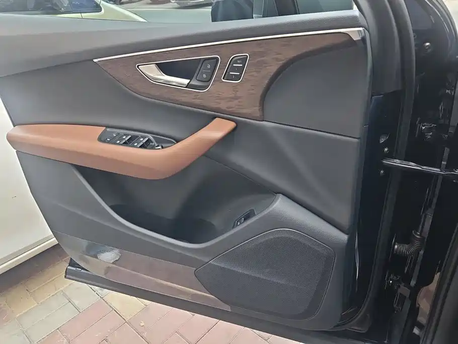 Photo 7 - Audi Q7