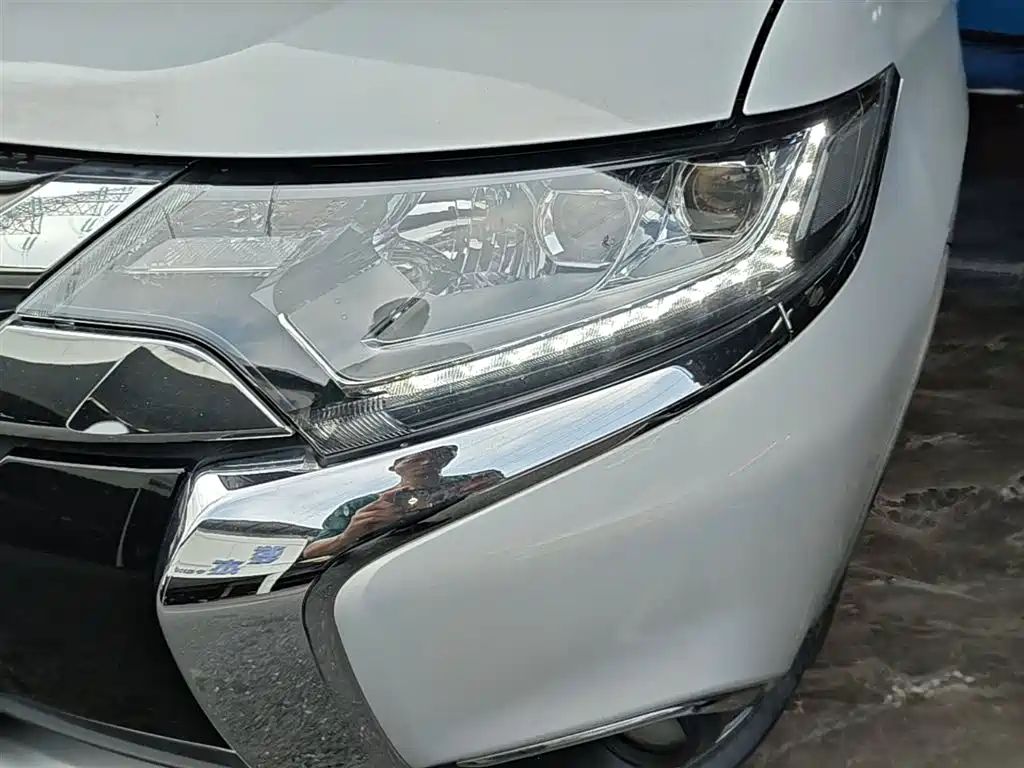Mitsubishi Outlander 2018 2.4L 4WD Elite Edition 5-seater фото 24