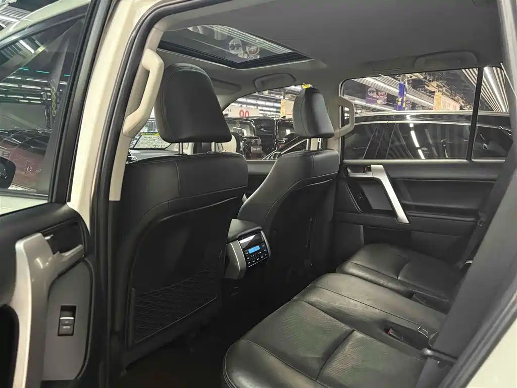 Toyota Prado 2018 3.5L Auto TX-L фото 3