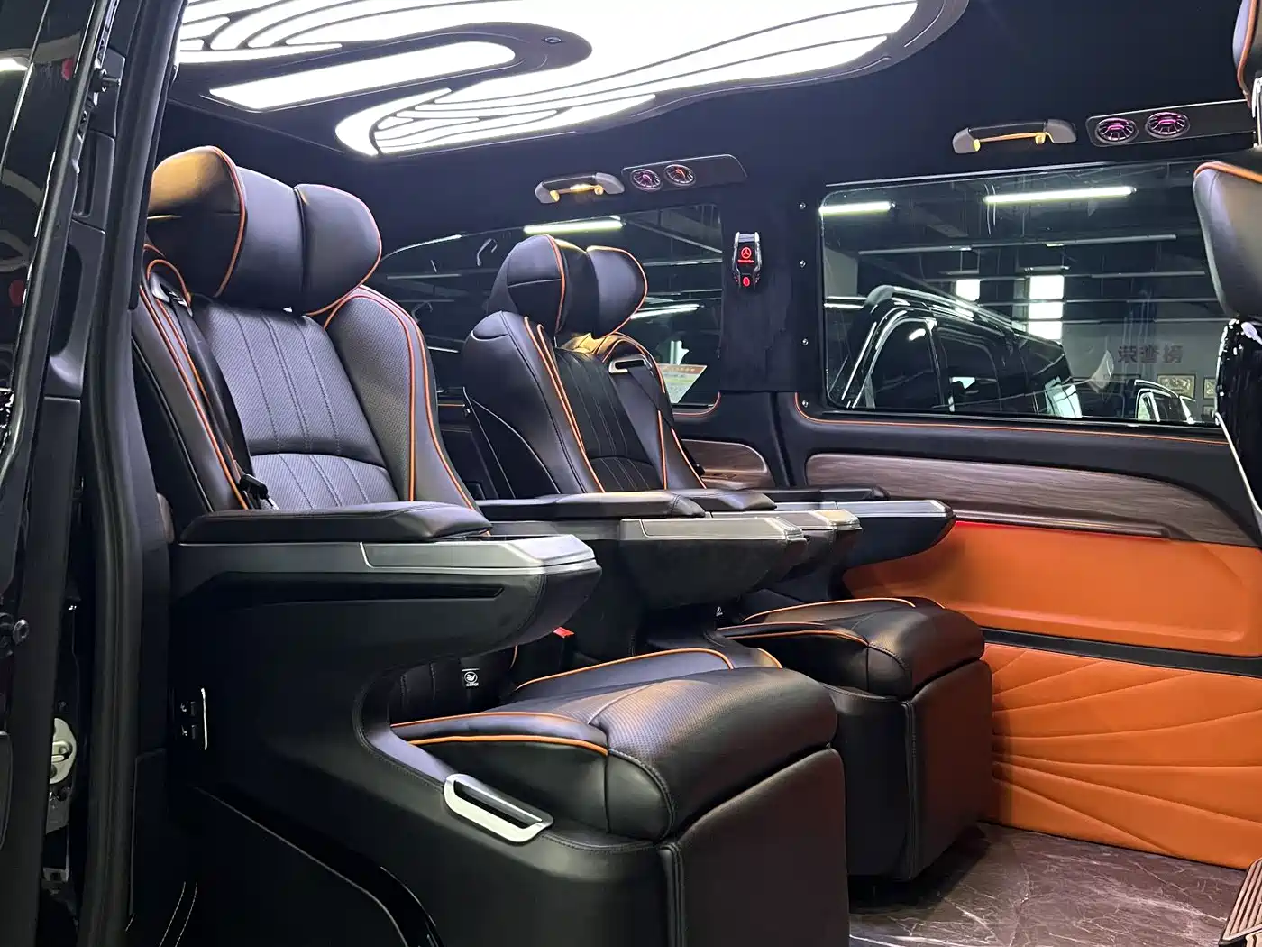 Mercedes-Benz Vito 2023 2.0T Elite 7-Seater фото 12