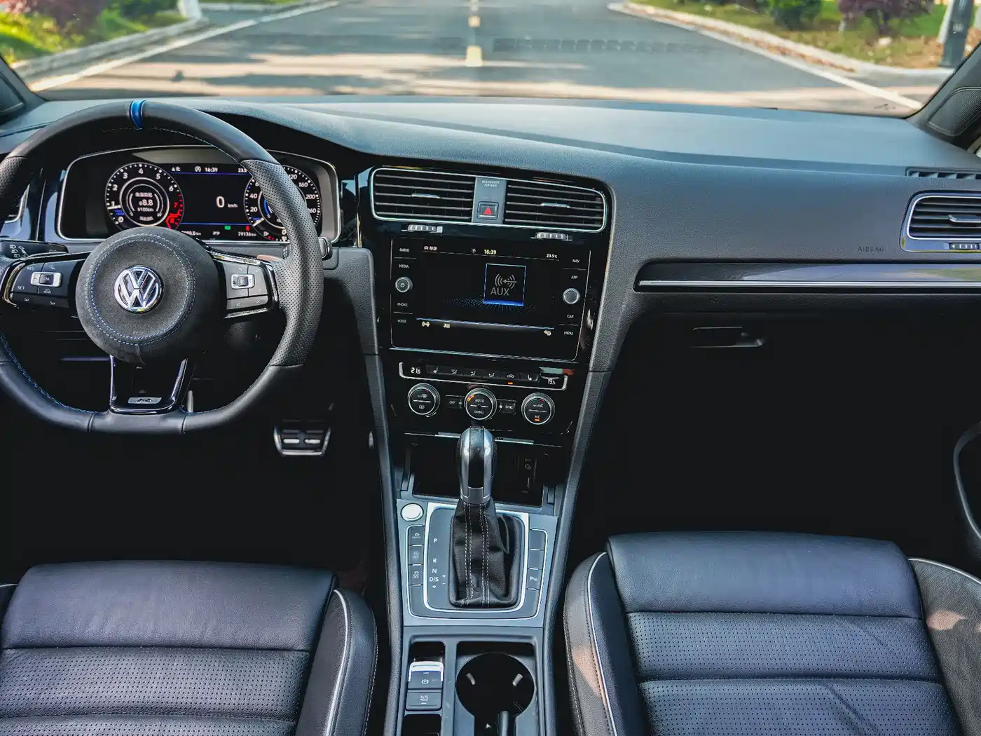 Volkswagen Golf (Import) 2017 2.0TSI R фото 18