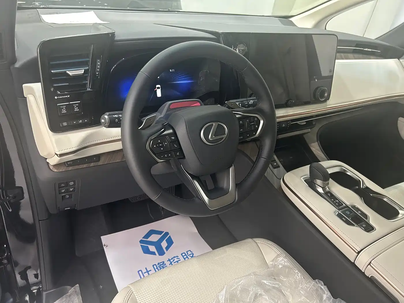 Lexus LM 2023 500h Four-Seat Imperial Edition фото 4