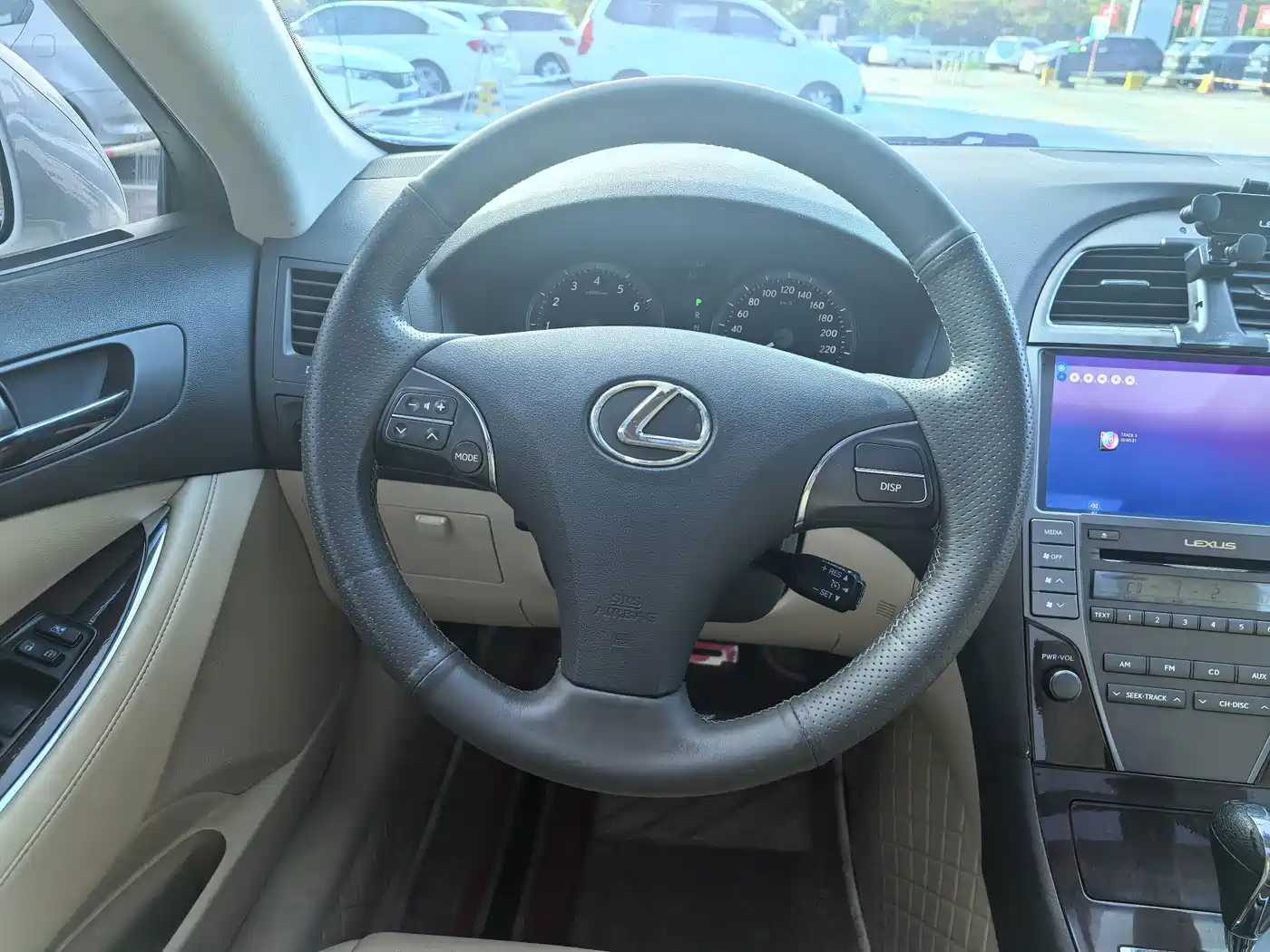 Фото 10 - Lexus ES