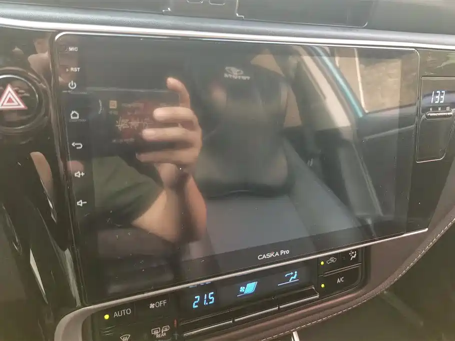 Toyota Corolla Twin Engine E+ 2019 1.8L E-CVT Flagship Edition фото 13