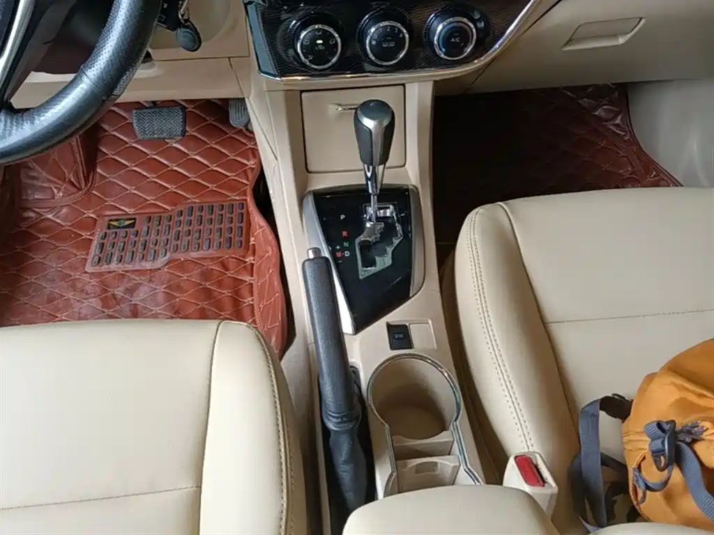 Toyota Corolla 2014 1.6L CVT GL-i фото 14
